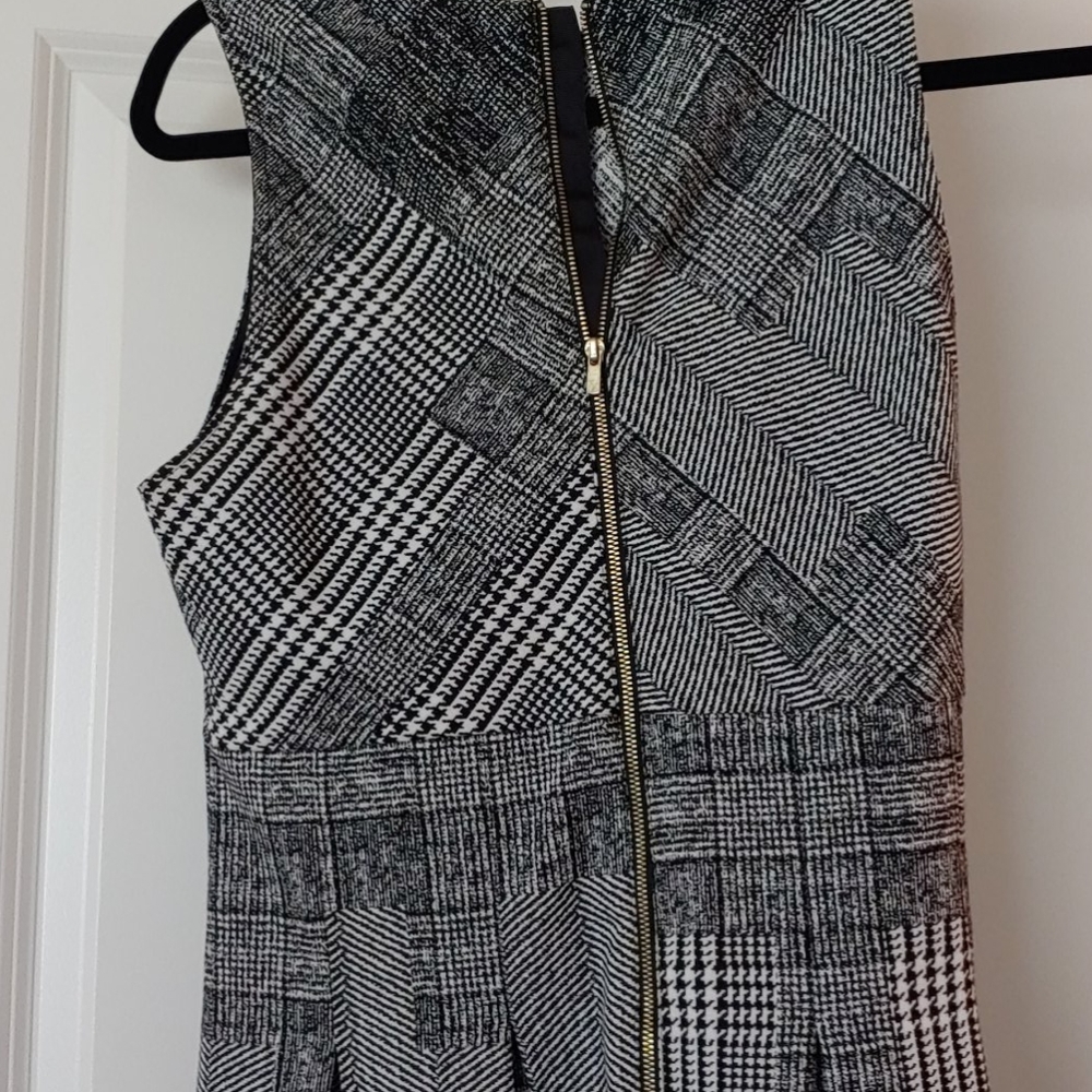 Dress - Picture 4 of 4